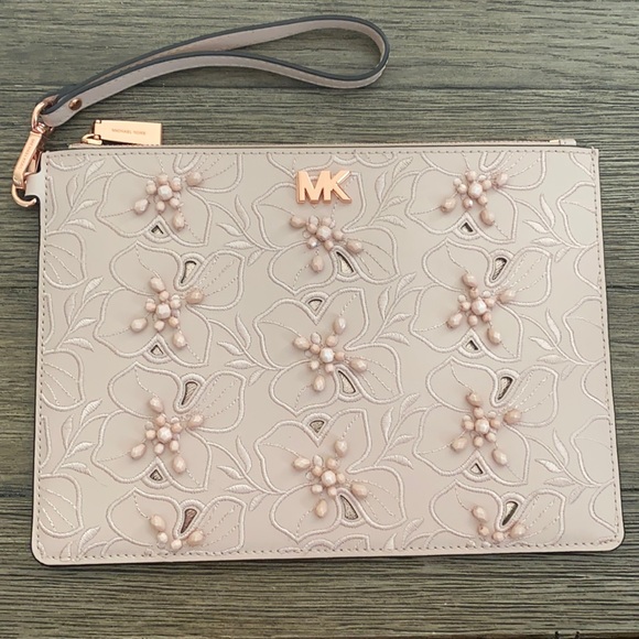 Michael Kors Handbags - Michael Kors Clutch